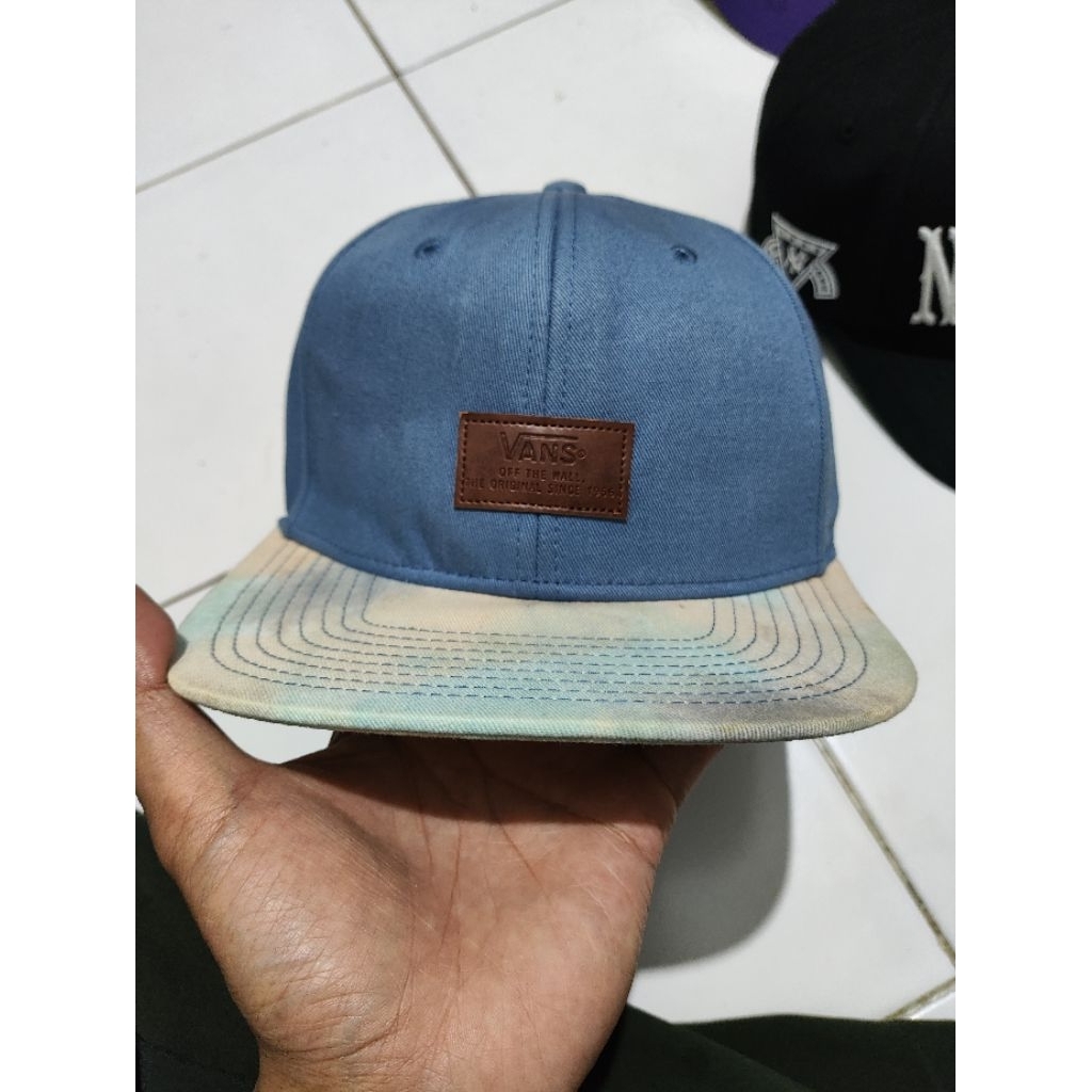 Vans topi visor motif full tag