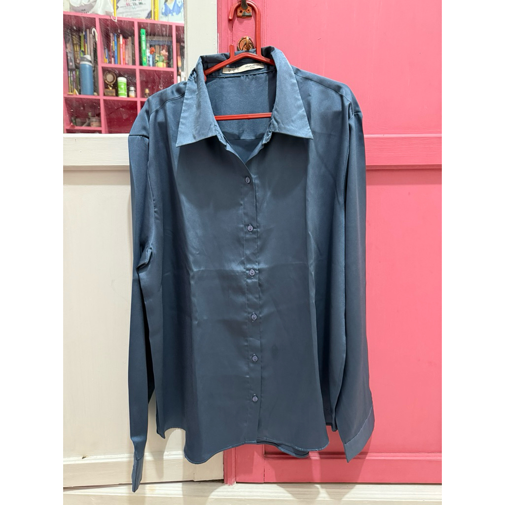 Kemeja Satin Wanita Minimal (preloved)