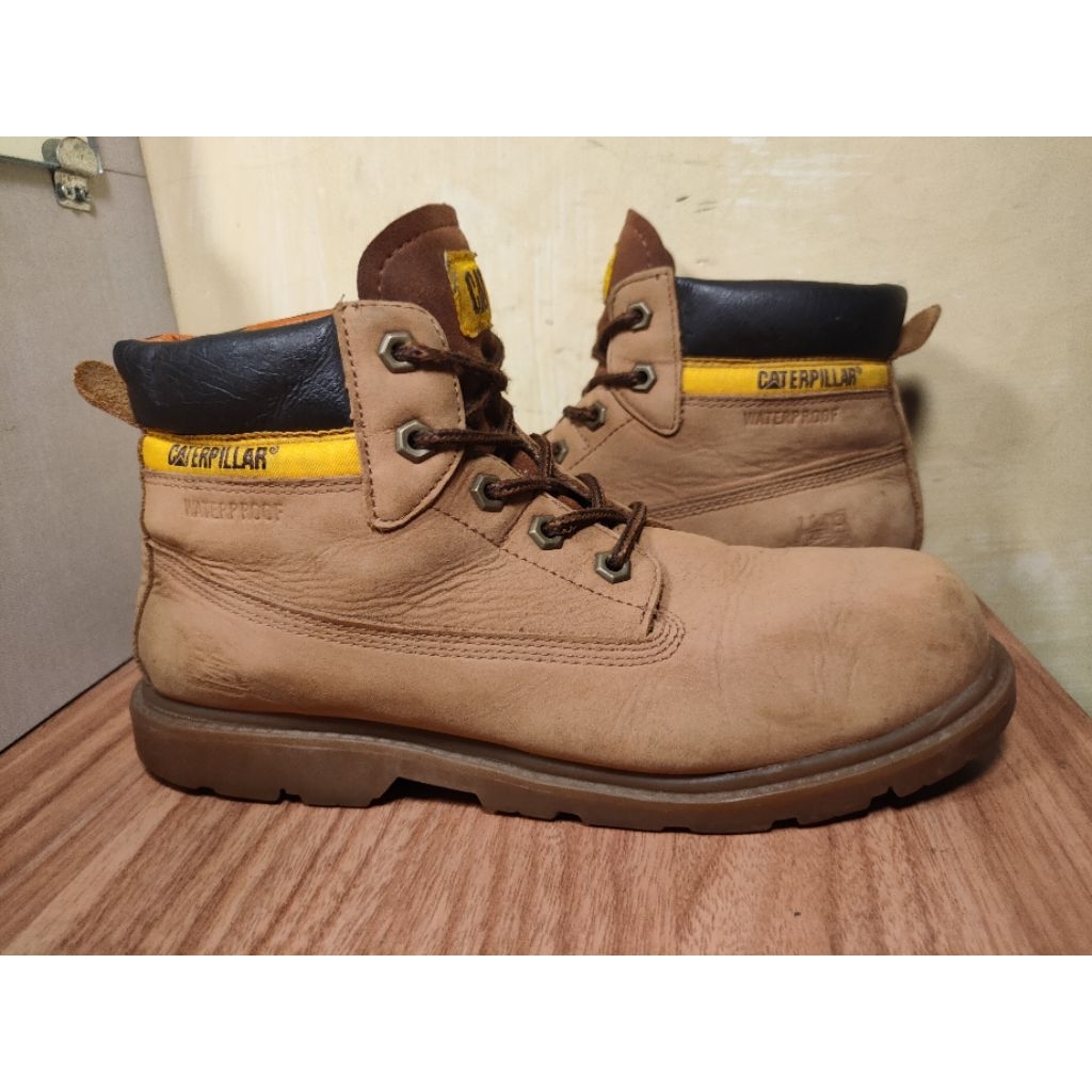 SEPATU CATERPILLAR BEKAS/SECOND SIZE 39