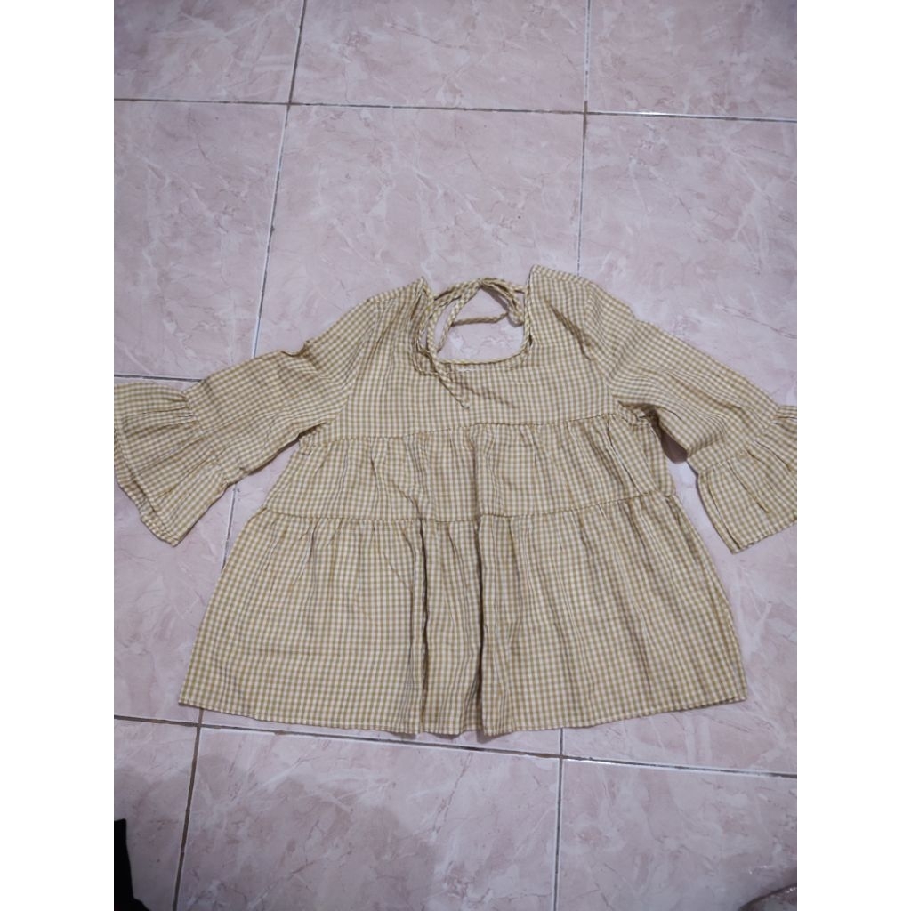 Preloved Baju cewek warna kuning kotak kotak fit size M
