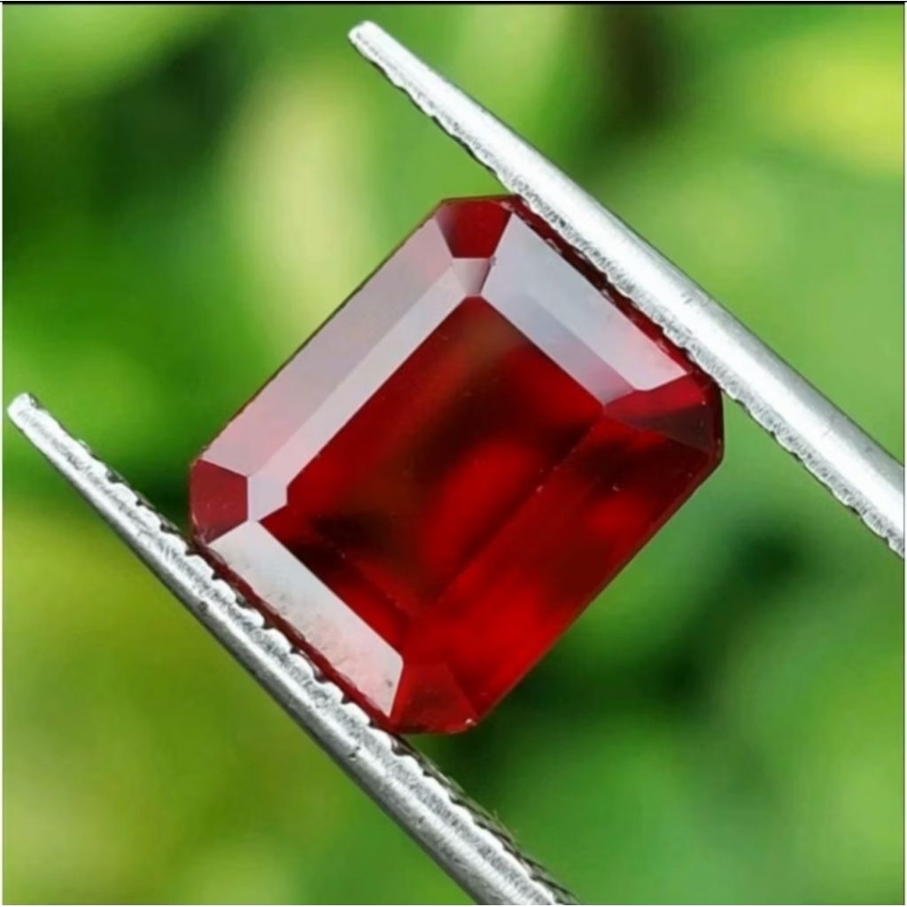 Batu permata Mandarin garnet