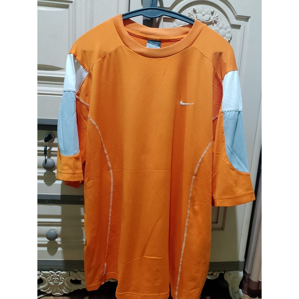 Nike sphere dry tshrit