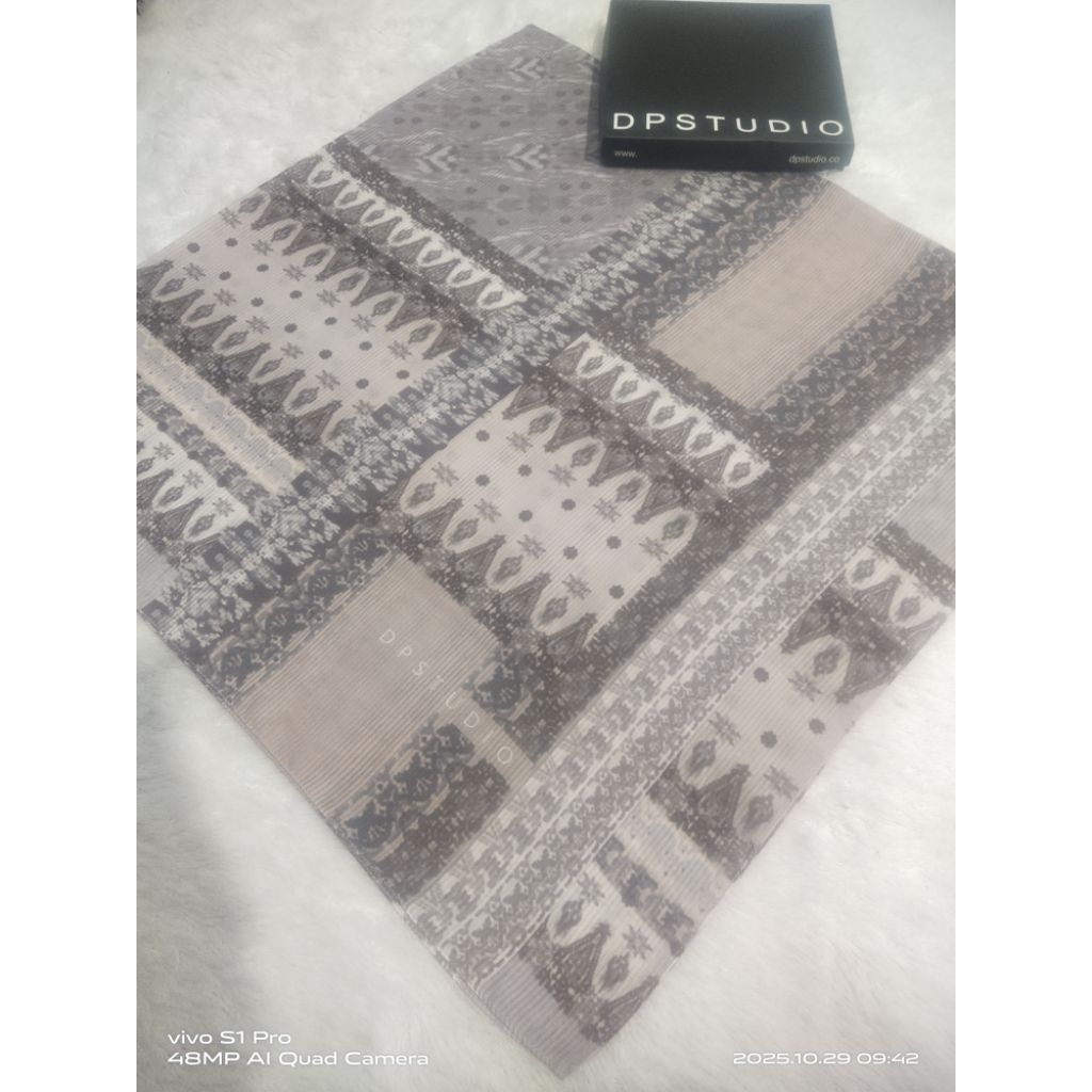 Dian pelangi studio scarf preloved