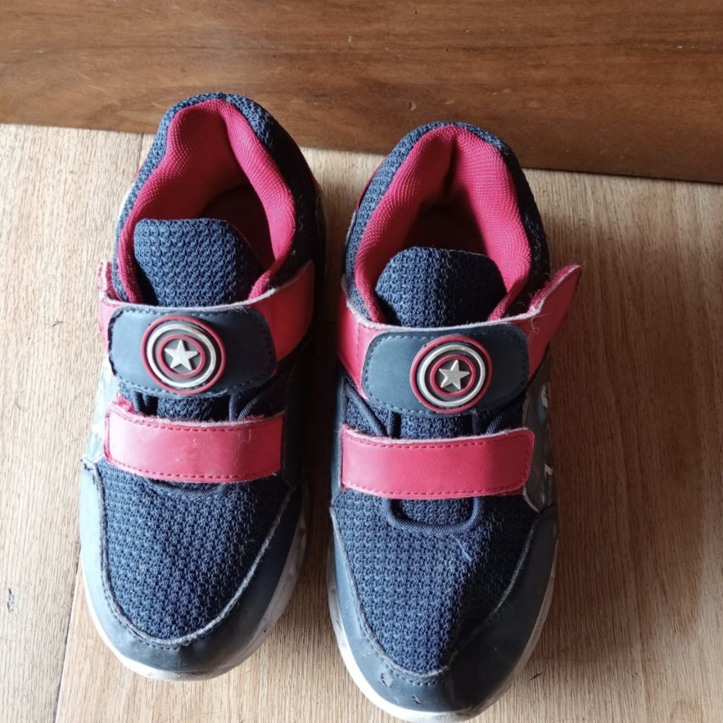 PRELOVED Sepatu Anak Marvel
