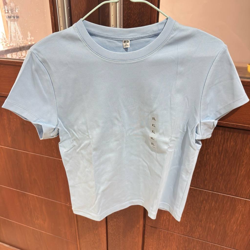 Kaos Crop T-Shirt Uniqlo BNWT