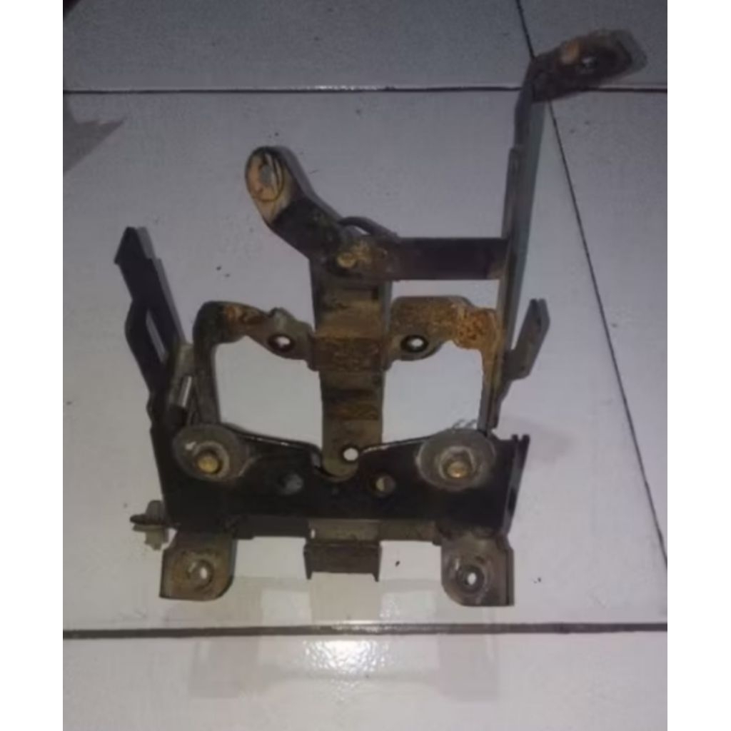 Tempat dudukan aki Vario 110 karbulator Original lepasan motor