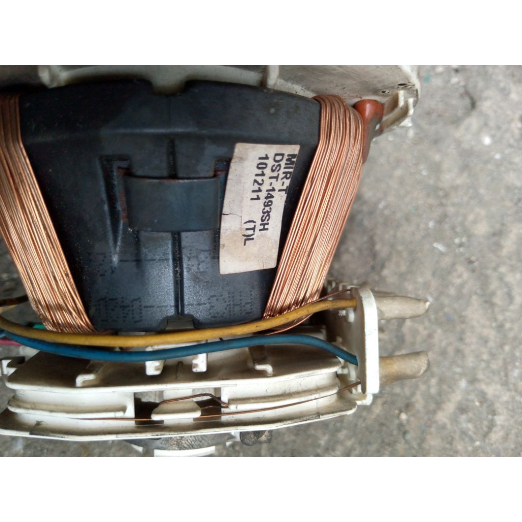 Yoke, konde TV tabung cembung 14inc merk sharp, normal.