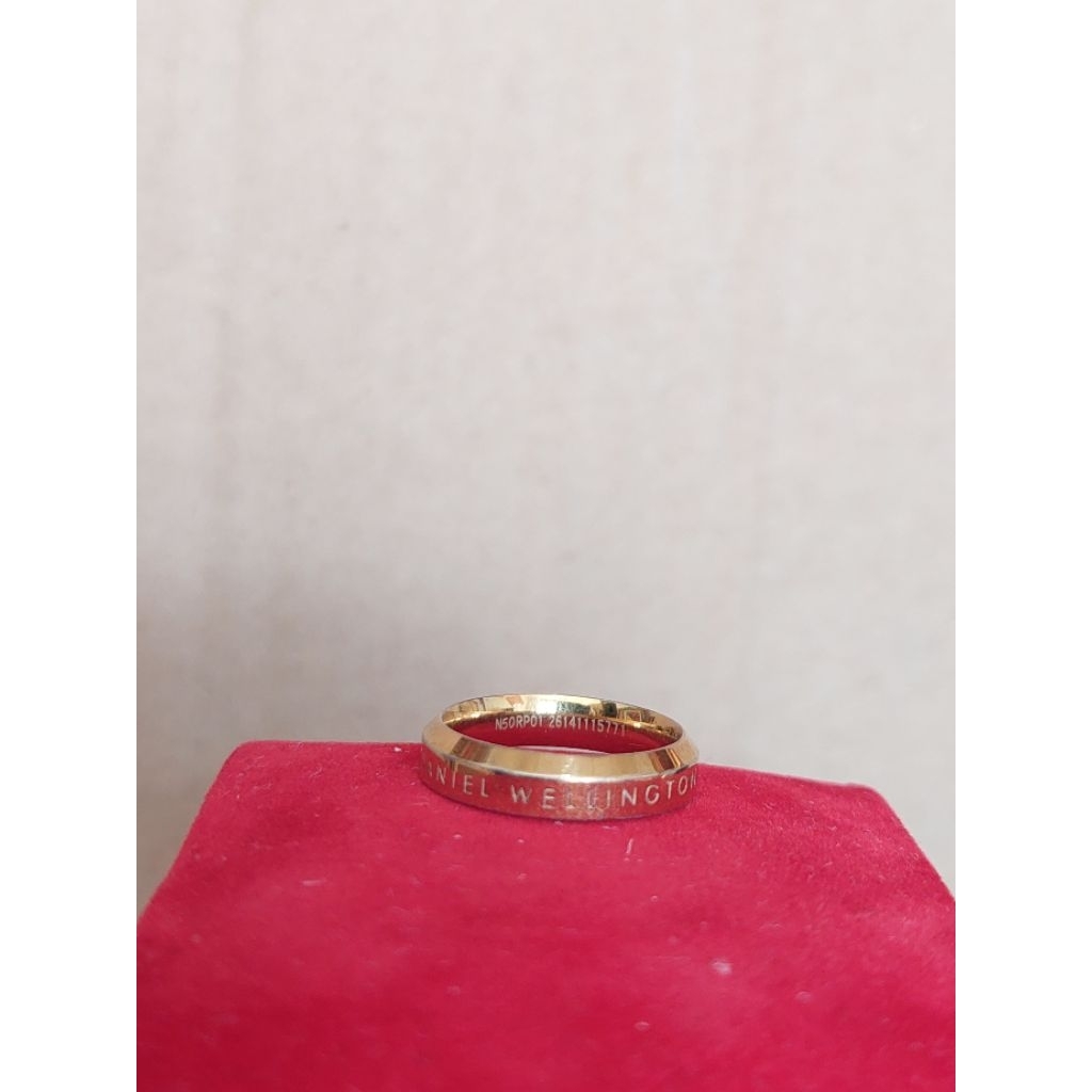 Cincin Daniel Wellington