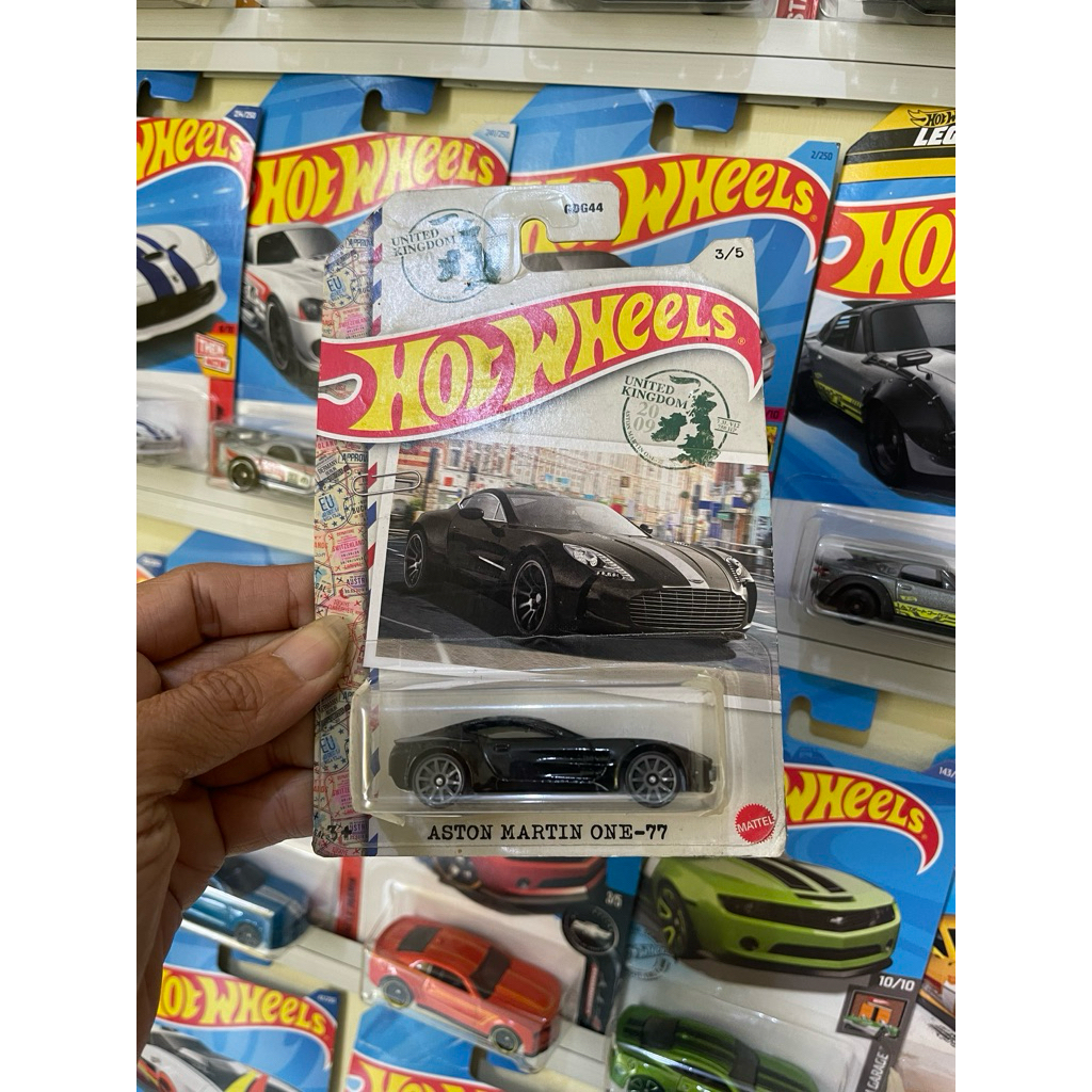 Hot Wheels Aston Martin One - 77