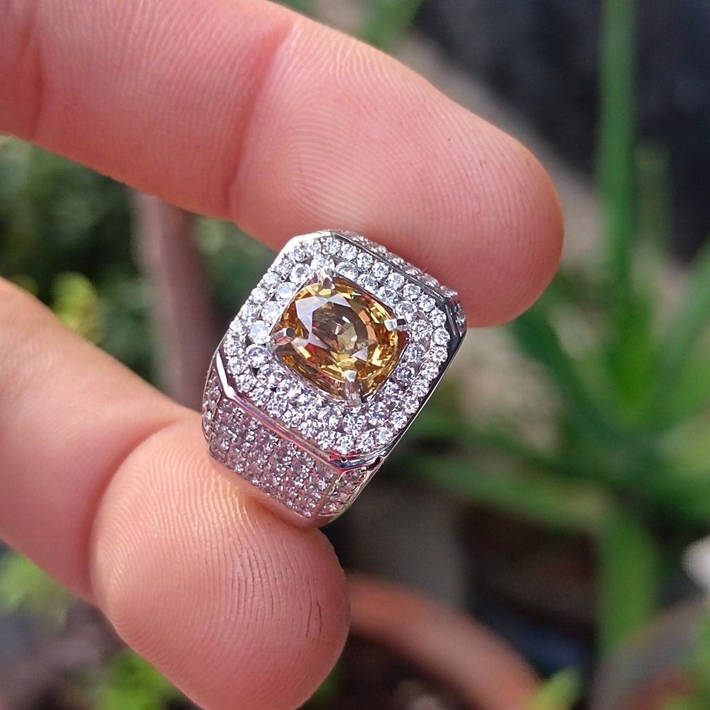 Batu permata brown zircon