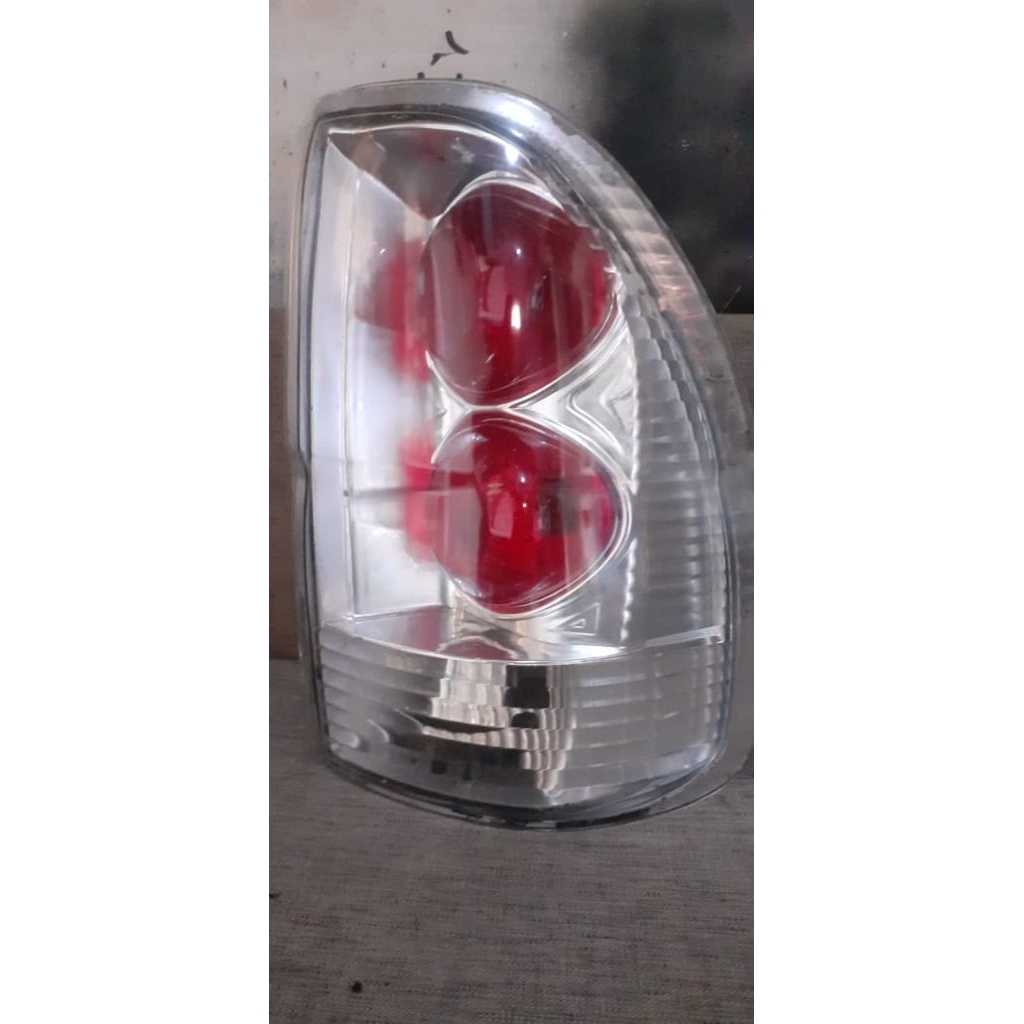 Stoplamp Lampu belakang Isuzu Panther Touring 2000 2001 2002 2003 2004 2005 Kristal kanan RH only