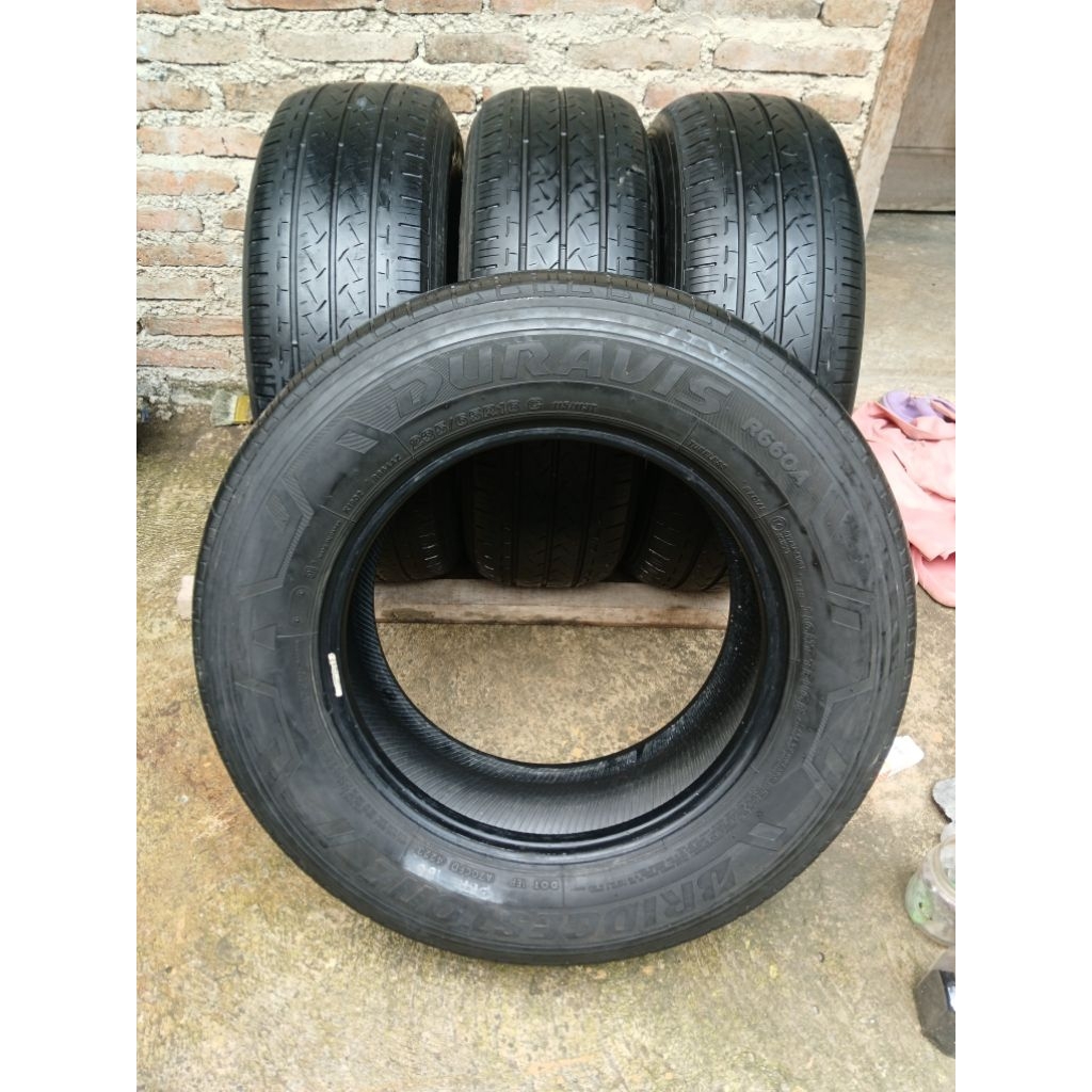 Ban Bridgestone 235/65 R16
