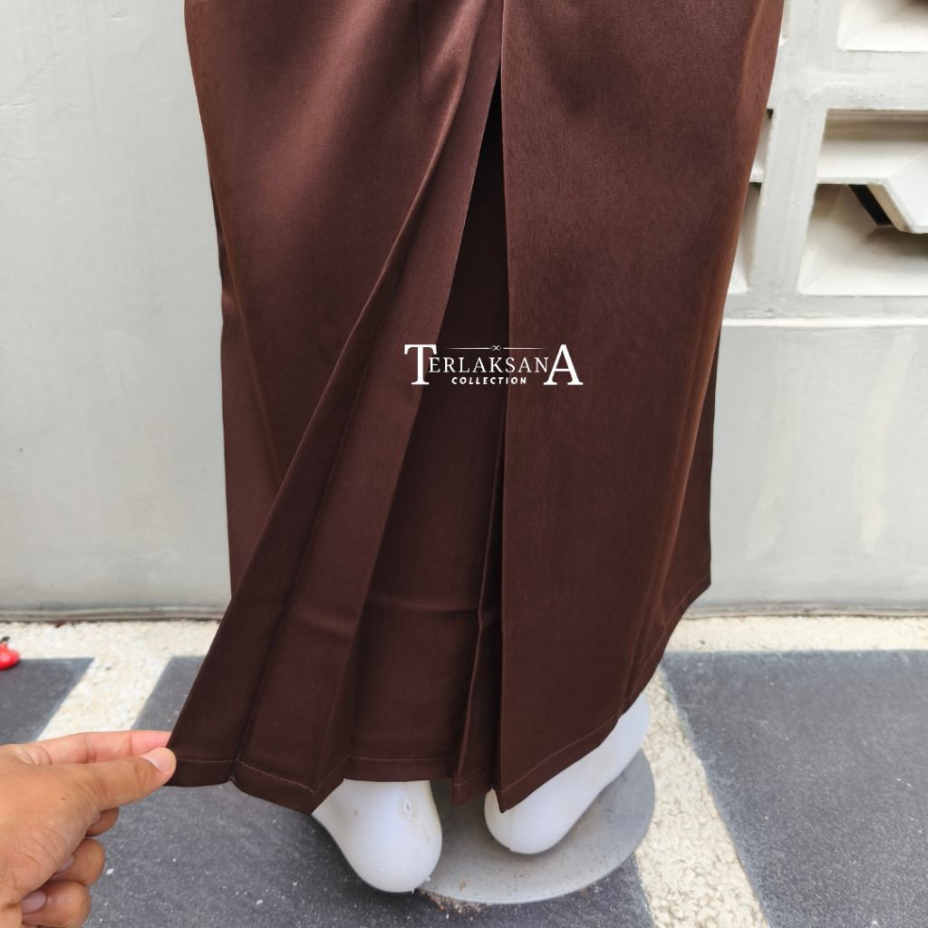 ROK SPAN BELAH BELAKANG COKELAT PRAMUKA SMK GURU