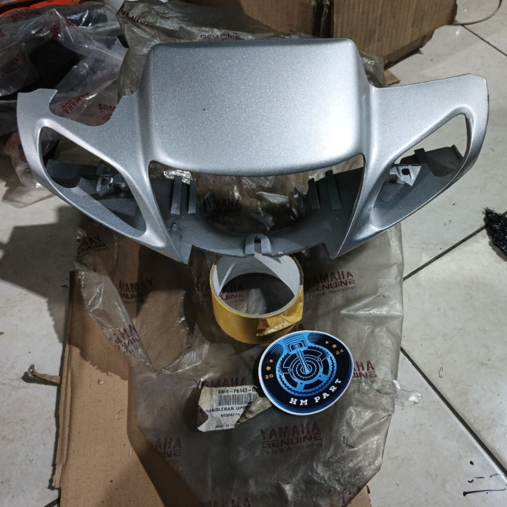 Batok lampu depan F1zr Fizr kopling 4WH silver LGM3 original baru YGP nos / 4WH-F6143-00-P4