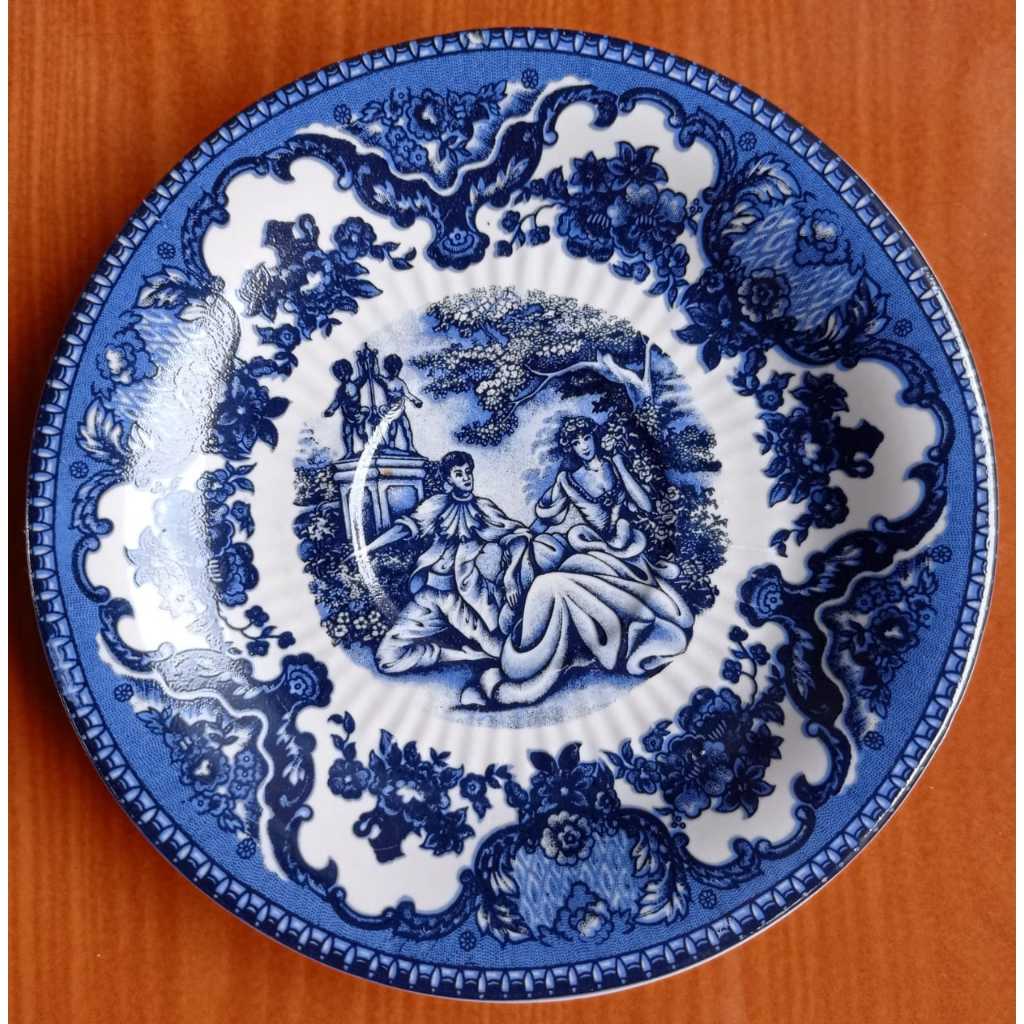 Piring keramik Jepang Motif Bunga dan Sepasang Manusia