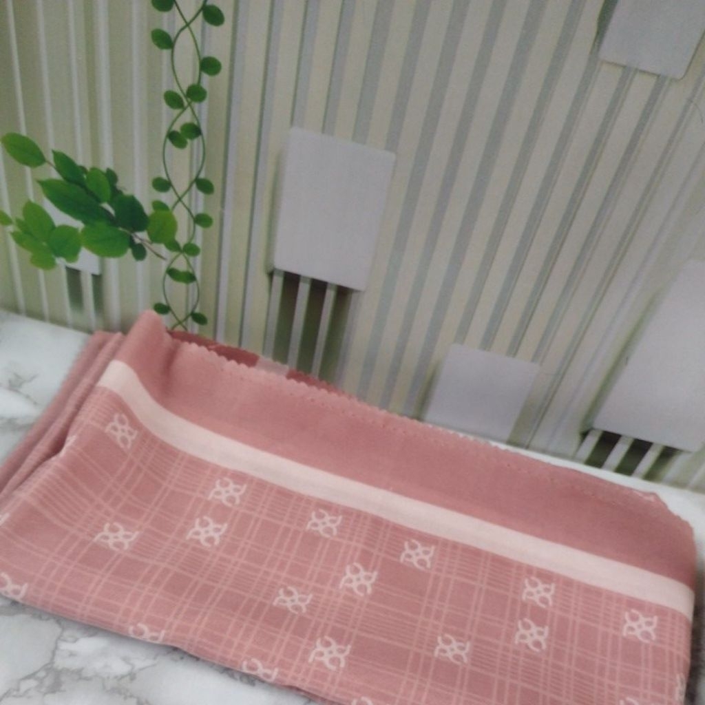 Hijab segiempat motif ukuran 130×130 Bahan Voal premium