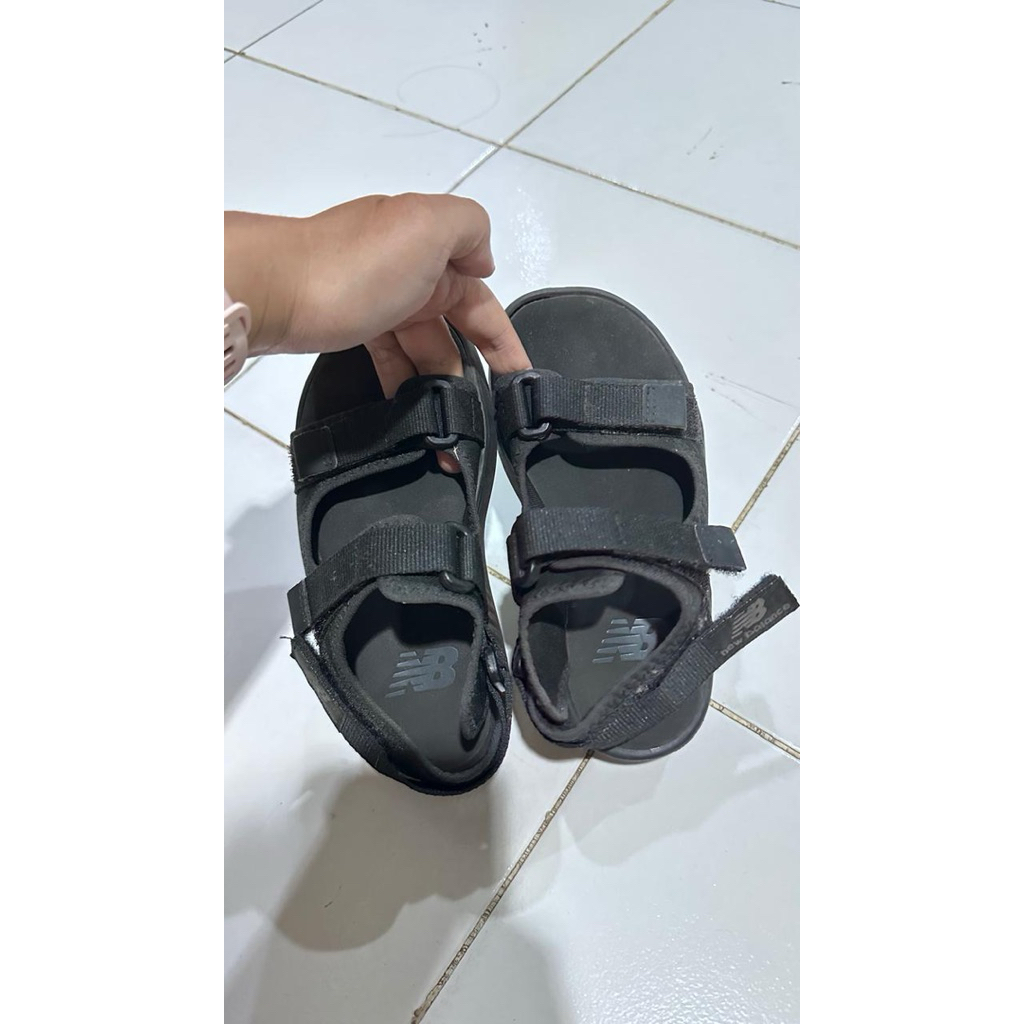 preloved sandal new balance anak