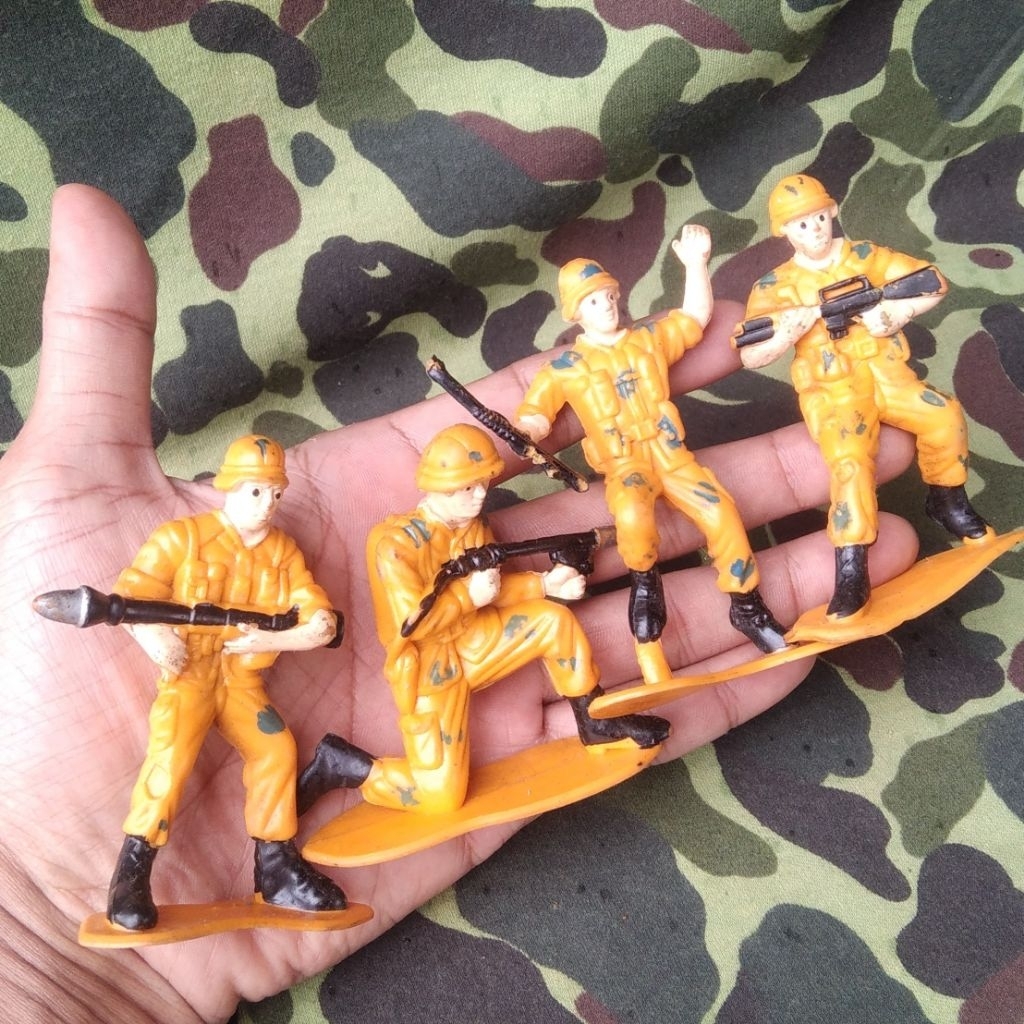 figure tentara amerika bahan karet tentara jadul ww2 green army man vintage toys mainan tentara jadu