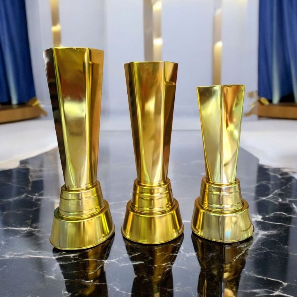 Trophy piyala gol Piala Sepak bola Piala Bulu Tangkis Piala Voli Piala Tenis / piala trophy