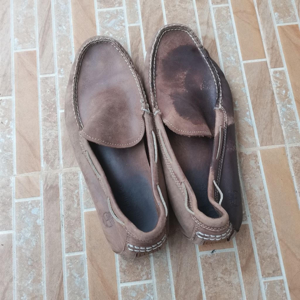 1011. SEPATU KULIT SLIP ON TIMBERLAND SUEDE SIZE 44  PRELOVED