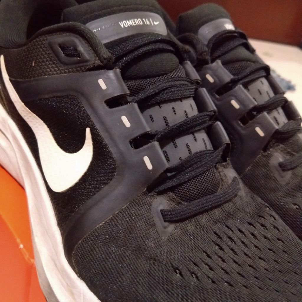 Nike Vomero 16 Sneakers Running Original Black/Hitam-White/Putih 40