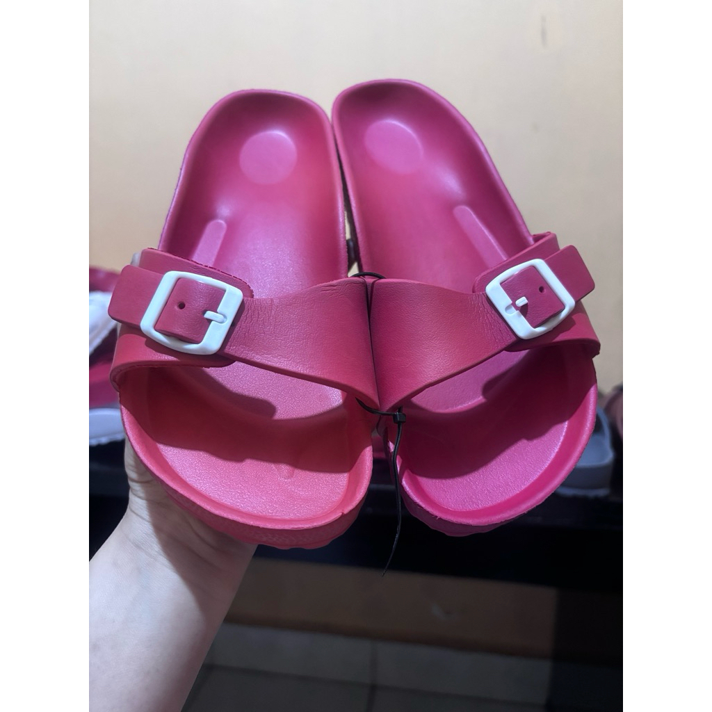 Sendal brand symbolic