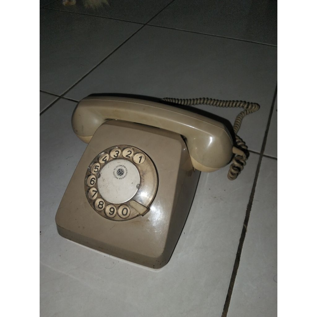 telepon kuno original masih mulus