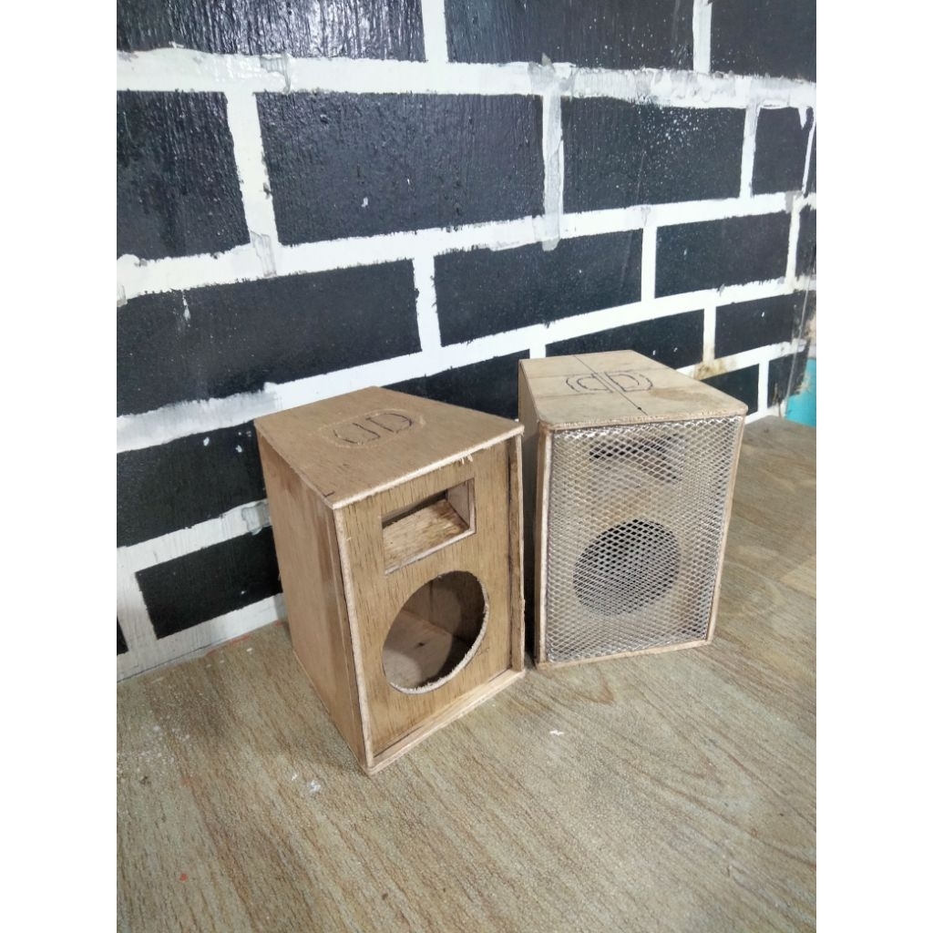 Box Speaker Miniatur Model Line Array