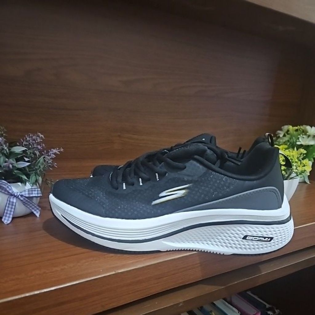 sepatu wanita olah raga