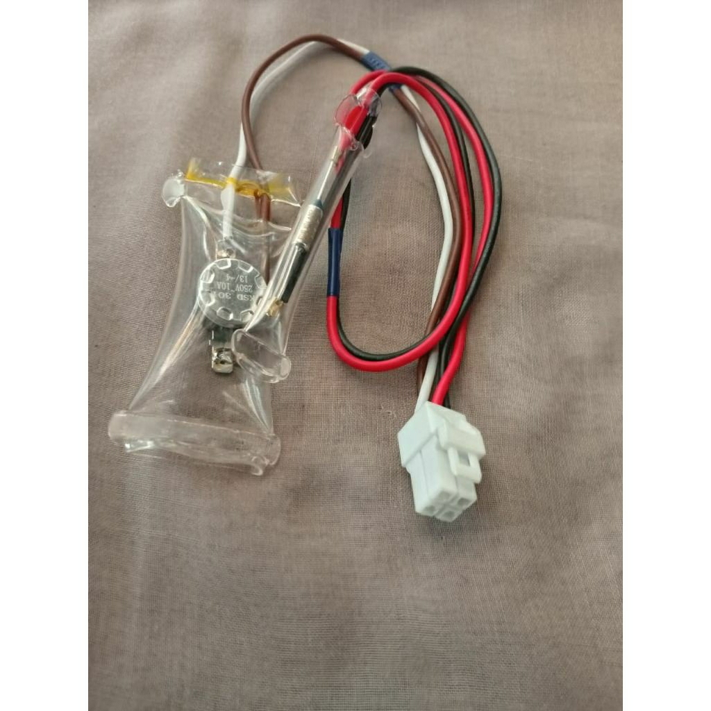 Bimetal Kulkas 2Pintu Aqua/Sanyo Inverter