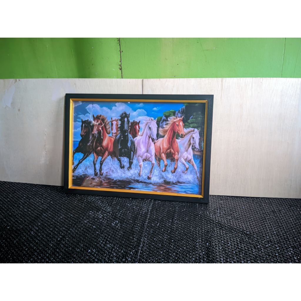Hiasan dinding lukisan cetak kuda 8 berlari plus Bingkai ukuran 65cm×45cm