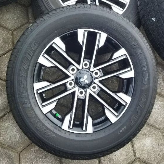 velg pajero facelift 2022 R18 + ban 265/60. satuan