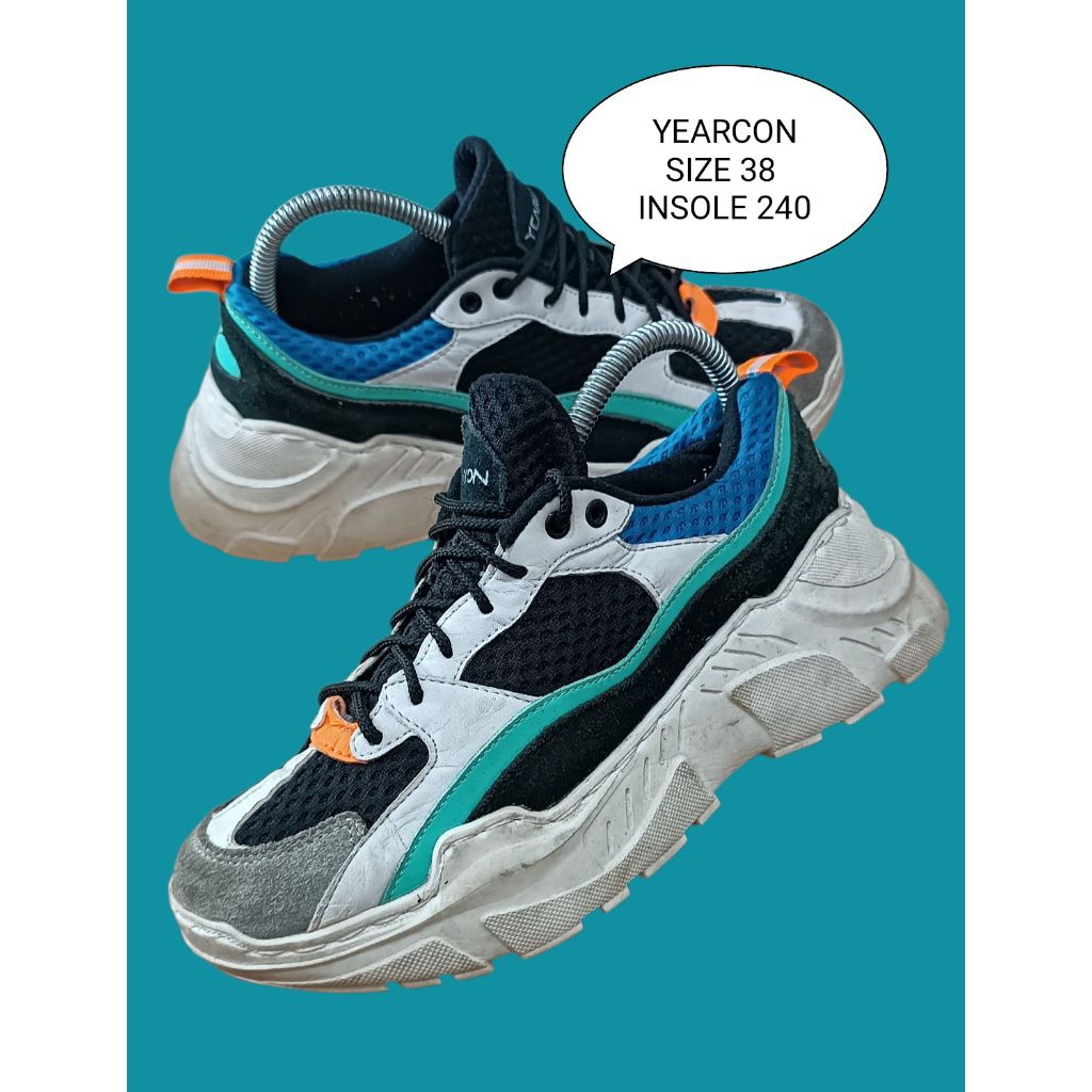 SEPATU SNEAKERS PRELOVED SIZE 38 BRAND YEARCON