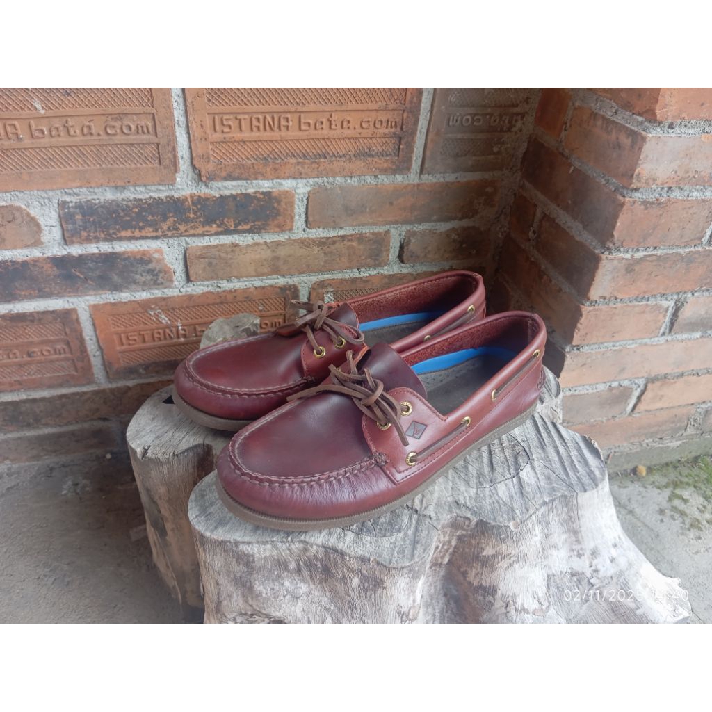 sepatu sperry