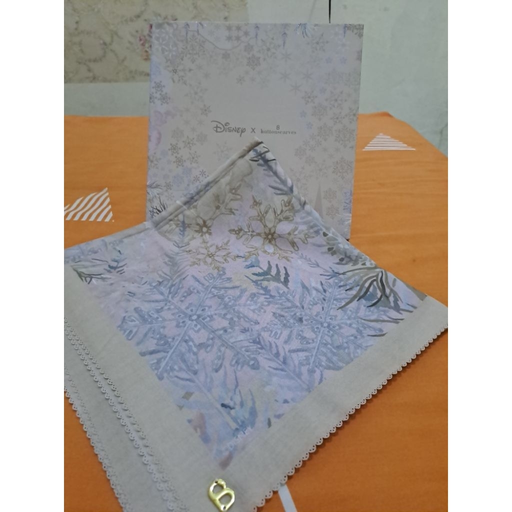 Preloved Disney Frozen-Almond