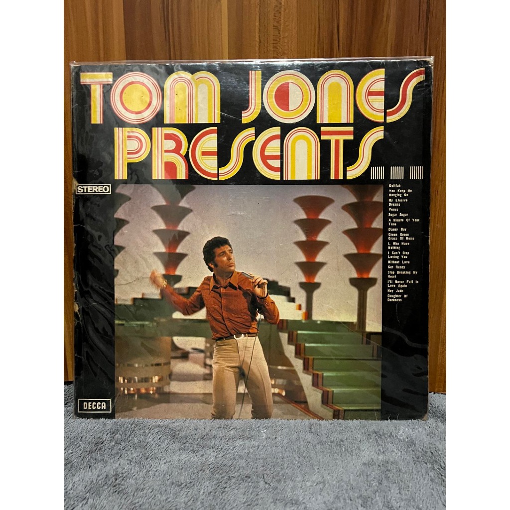Vinyl Tom Jones – Tom Jones Presents / Piringan Hitam Tom Jones – Tom Jones Presents