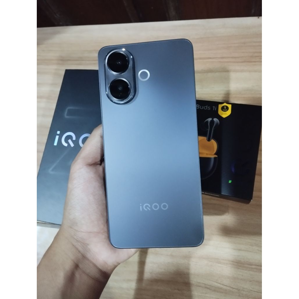 Vivo iQOO Z10R 5G 12/256 Hitam Garansi 2 Tahun - Tanpa TWS