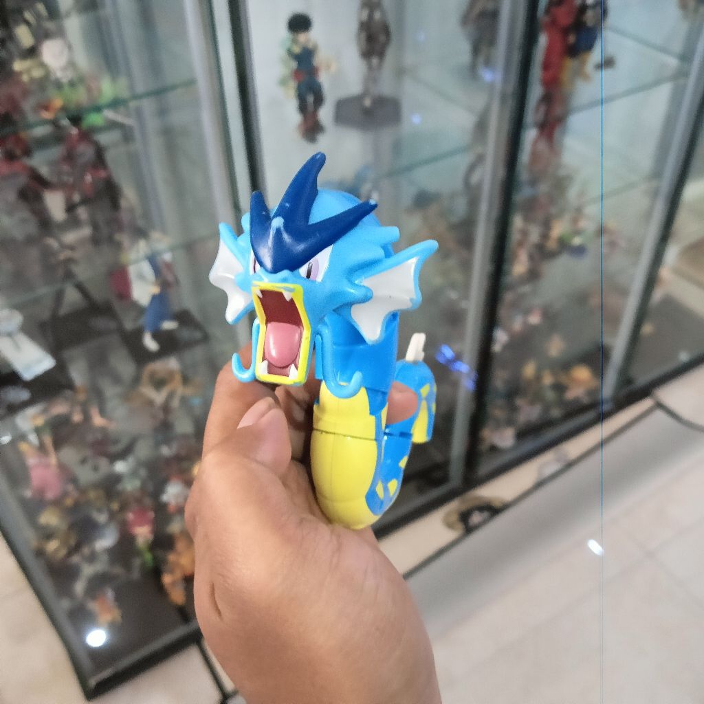 Action Figure Pokemon Gyarados deformation mainan