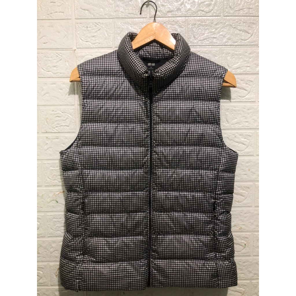 UNIQLO ultralight down jaket vest motif Hitam putih