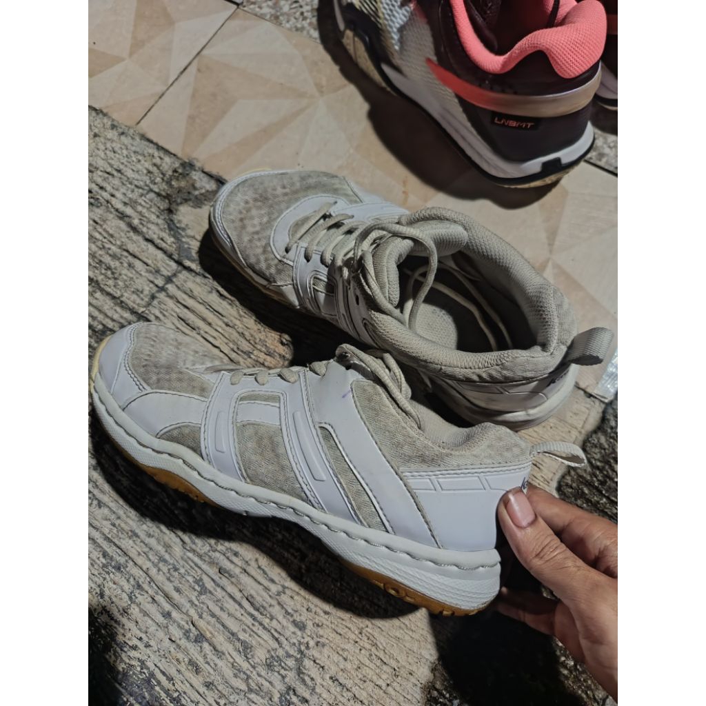 sepatu badminton kawasaki uk 39