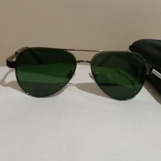 Preloved kacamata hitam Cartier .