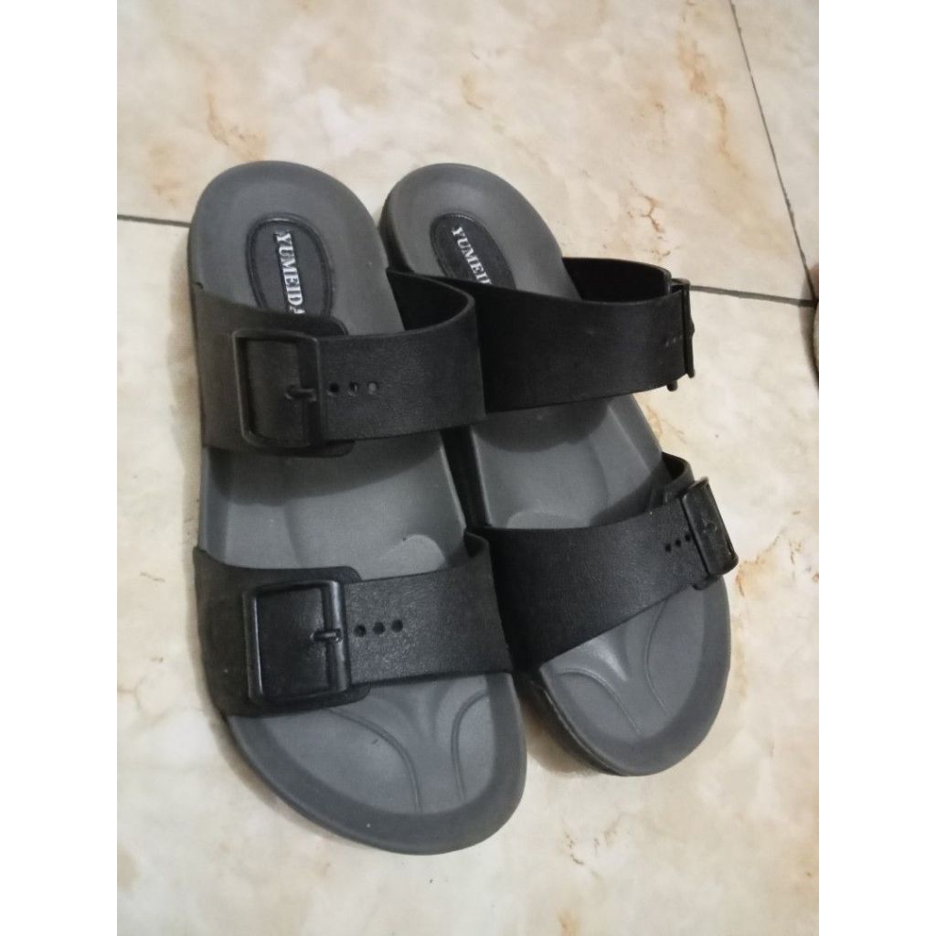 SENDAL YUMEIDA/SENDAL WANITA DAN PRIA TERKEREN