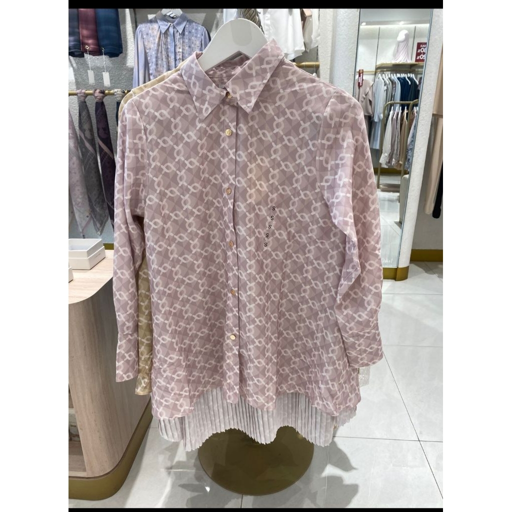 mono pleated calya wearing Klamby eau de parfum.