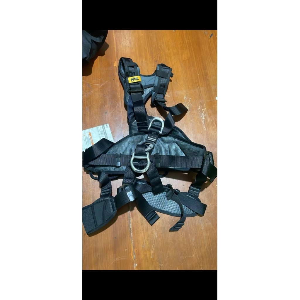 fullbody harnes avao petzl.