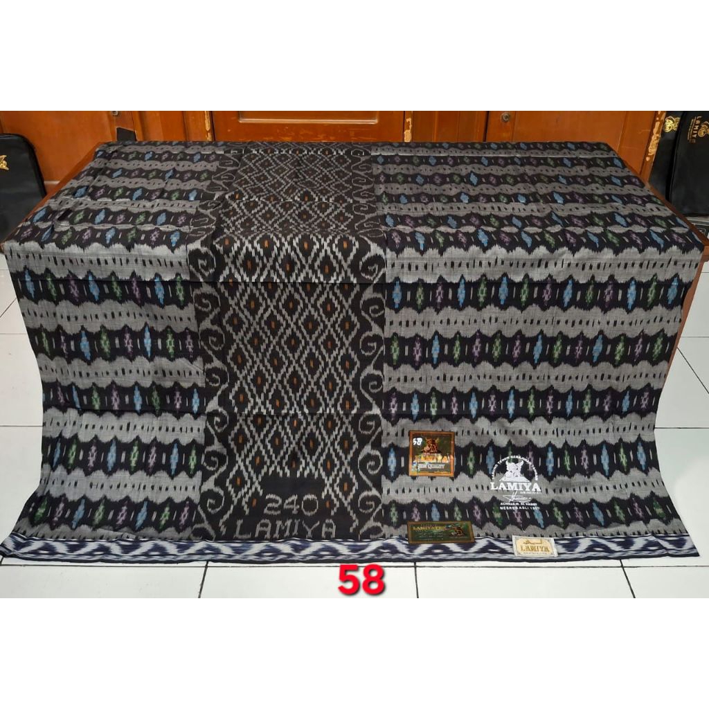 Sarung LAMIYA, HADRAH, ALBALAD, ALIFAH tipe kawung, Mesres jahitan tengah, bahan halus nyaman dipaka
