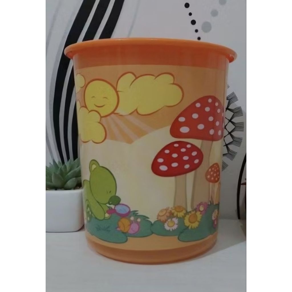 Kids stuff Tupperware/happy days/hello kitty Tupperware