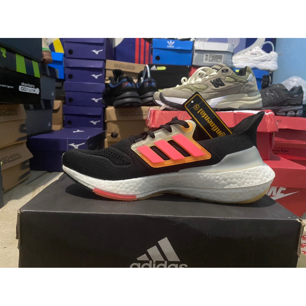 ADIDAS ULTRABOOST