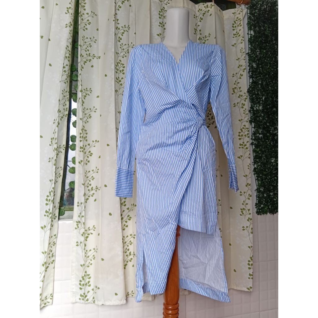 midi dress motif salur biru putih model kimono unik