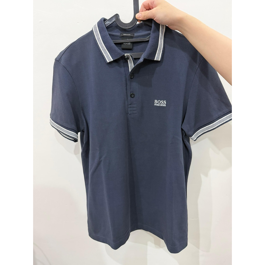 Polo Shirt Hugo Boss Navy – Preloved Original – Regular Fit – Kondisi Like New –  Size S