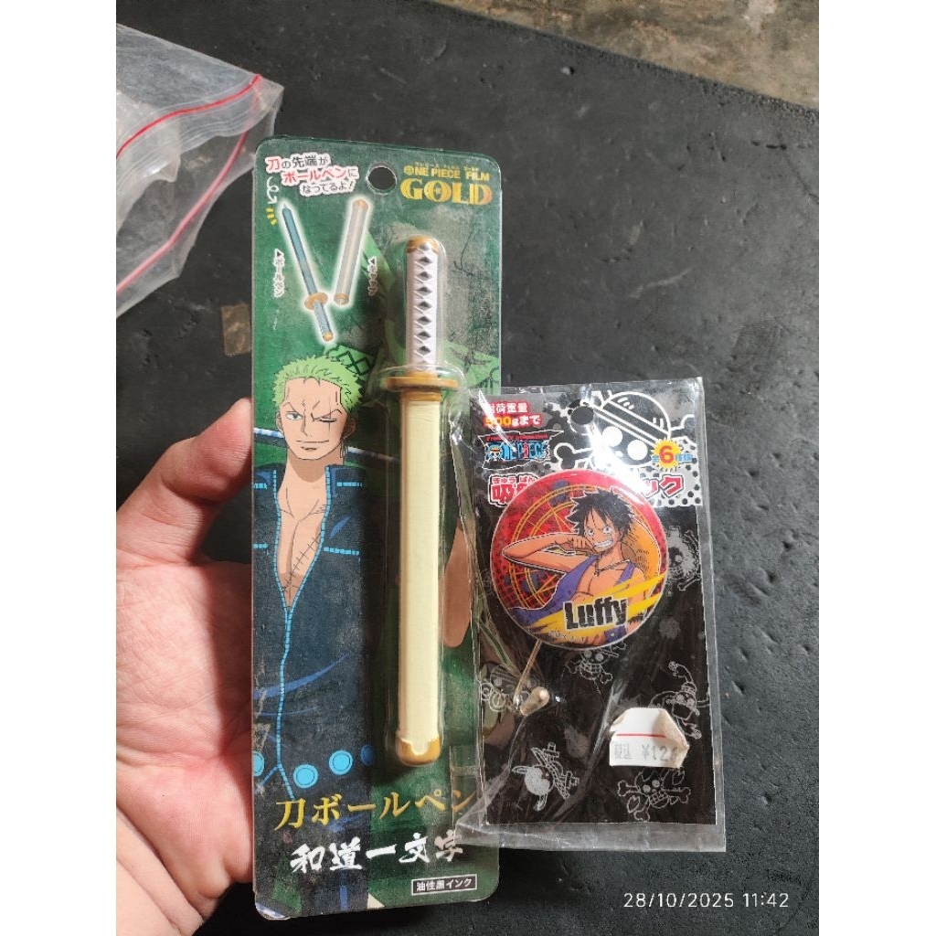 set merch zoro mini sword luffy badge pin emblem ori ichiban kuji